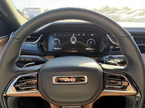 New 2025 Jeep Grand Cherokee Summit image 22