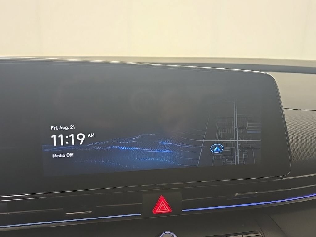 New 2025 Hyundai Elantra SEL FWD image 18