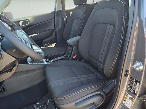 Used 2025 Hyundai Venue SEL image 12