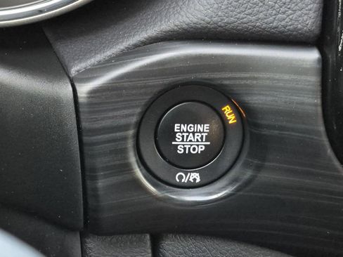 Used 2020 Jeep Grand Cherokee Altitude image 20