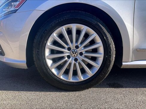 Used 2017 Volkswagen Passat 1.8T SE w/ SE Lighting Package image 9