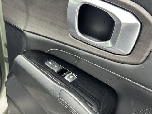 Certified 2024 Kia Sorento SX image 16