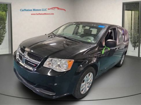 Used 2018 Dodge Grand Caravan SE w/ UConnect Hands-Free Group image 1