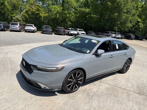 Used 2023 Honda Accord Touring image 4