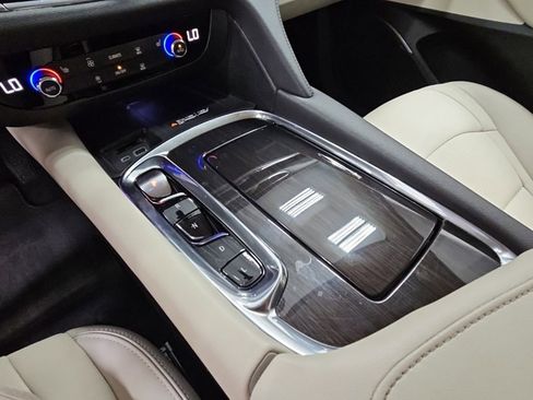 Used 2023 Buick Enclave Essence w/ Sport Touring Edition FWD image 21