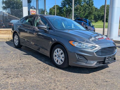 Used 2019 Ford Fusion S FWD image 12
