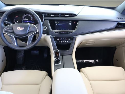 Used 2018 Cadillac XT5 FWD image 14