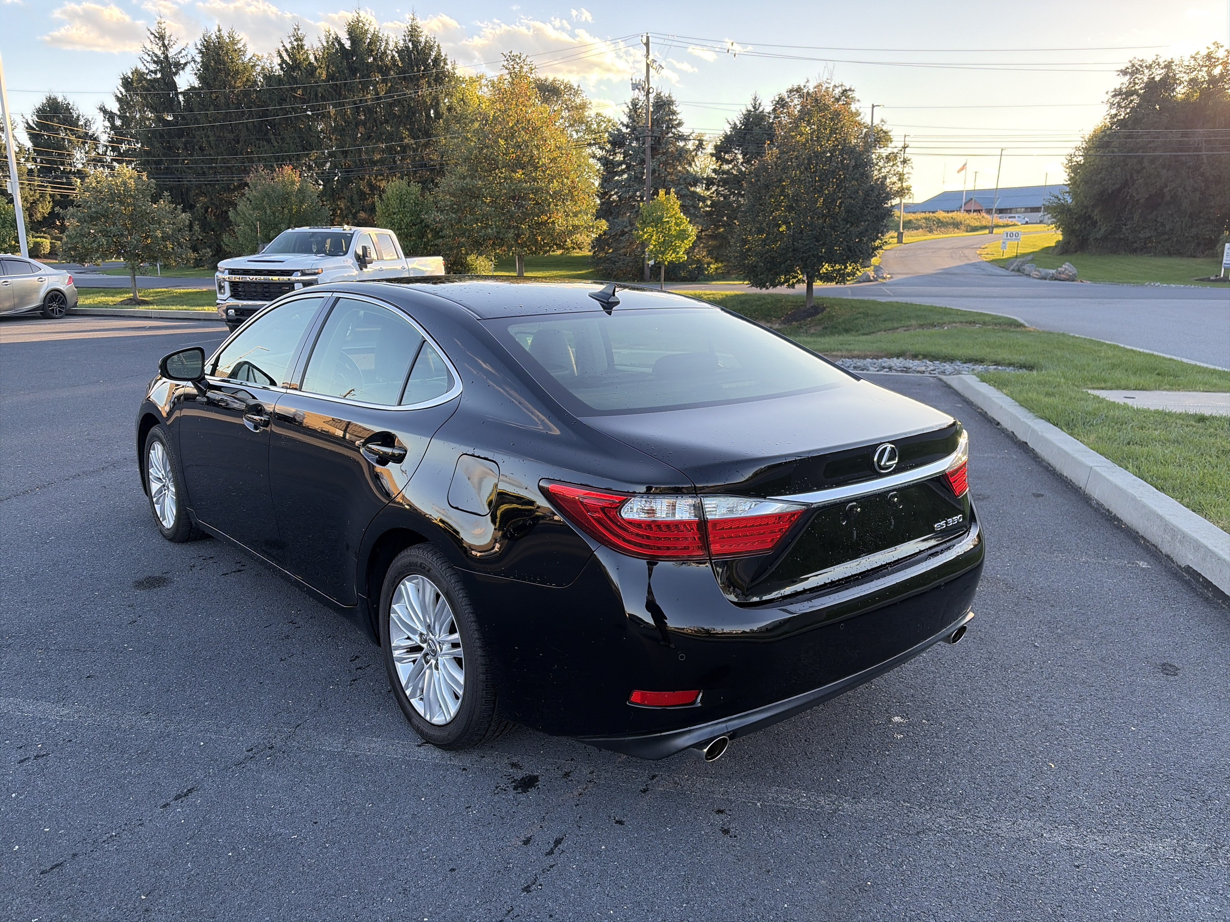 Used 2014 Lexus ES 350 w/ Luxury Package FWD image 6