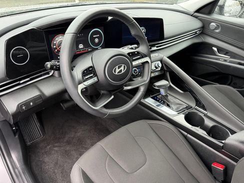 Used 2025 Hyundai Elantra SEL image 10