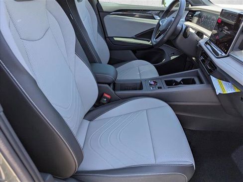 New 2026 Volkswagen Tiguan SE R-Line FWD image 28