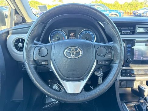 Used 2018 Toyota Corolla LE FWD image 18
