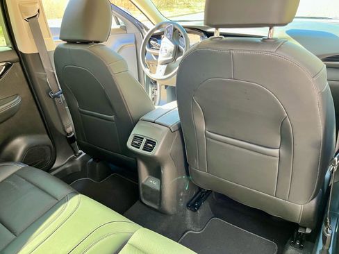 Used 2023 Buick Envision Essence image 18