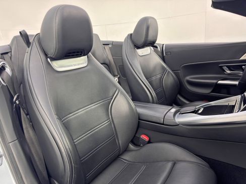 Used 2022 Mercedes-Benz SL 55 AMG 4MATIC w/ Driver Assistance Package image 43