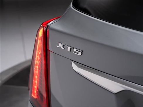 Used 2023 Cadillac XT5 Premium Luxury FWD image 32
