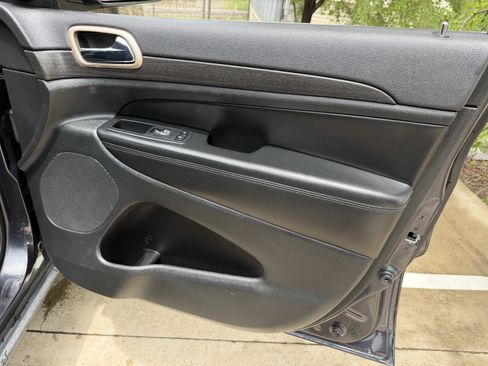 Used 2015 Jeep Grand Cherokee Laredo w/ Quick Order Package 23E RWD image 9