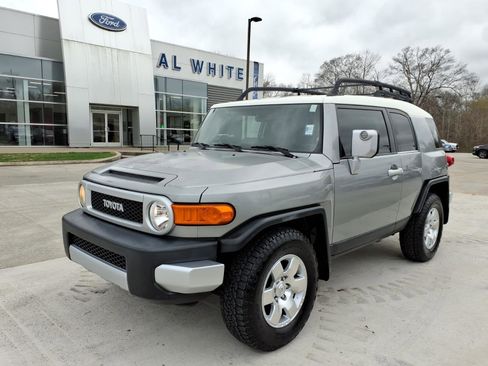 Used 2010 Toyota FJ Cruiser Base image 1