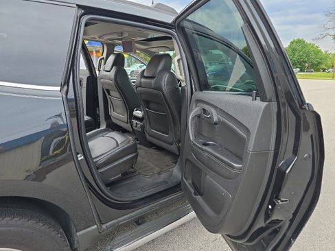 Used 2011 Chevrolet Traverse LT w/ LPO, 'HIT The Road' Package FWD image 34