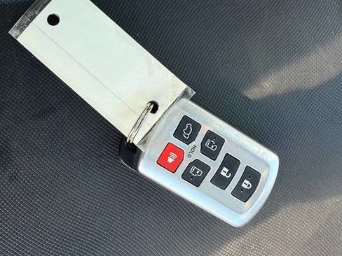 Used 2012 Toyota Sienna Limited w/ Premium Pkg image 42