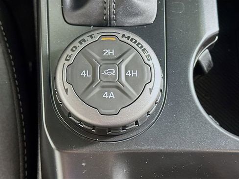 Used 2025 Ford Bronco Badlands image 20