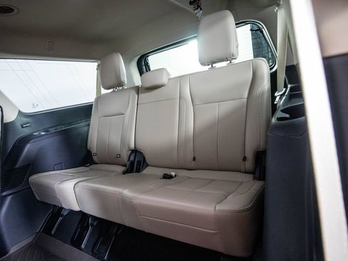 Used 2024 Ford Expedition Max XLT RWD image 12