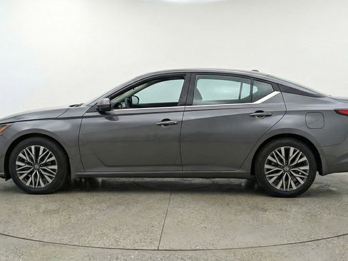 Used 2025 Nissan Altima 2.5 SV FWD image 5