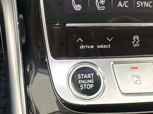 Used 2023 Audi Q8 Prestige image 25