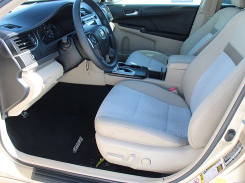 Used 2012 Toyota Camry LE FWD image 11