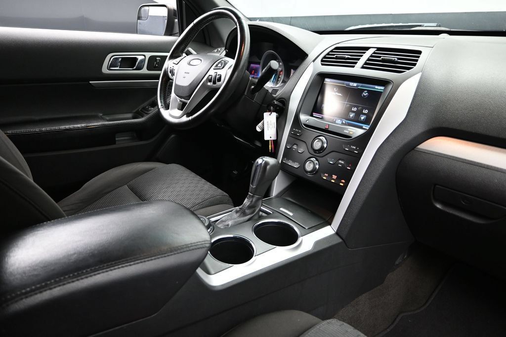 Used 2013 Ford Explorer XLT AWD/4WD image 12