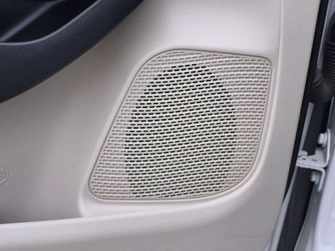 Used 2024 Chrysler Pacifica Touring-L FWD image 17