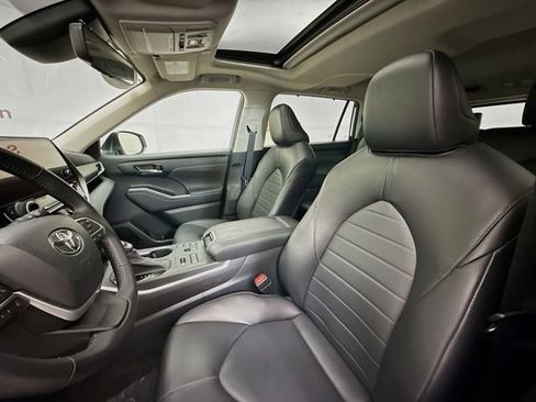Used 2023 Toyota Highlander XLE image 21