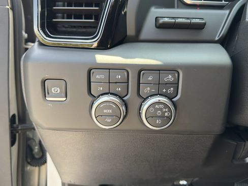 Used 2026 GMC Sierra 2500 AT4X w/ LPO, Black Badging Package AWD/4WD image 29