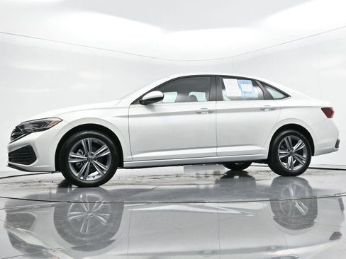 Used 2023 Volkswagen Jetta SE image 47