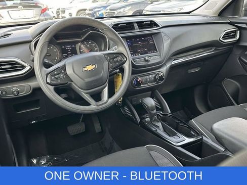 Used 2021 Chevrolet TrailBlazer LS image 2