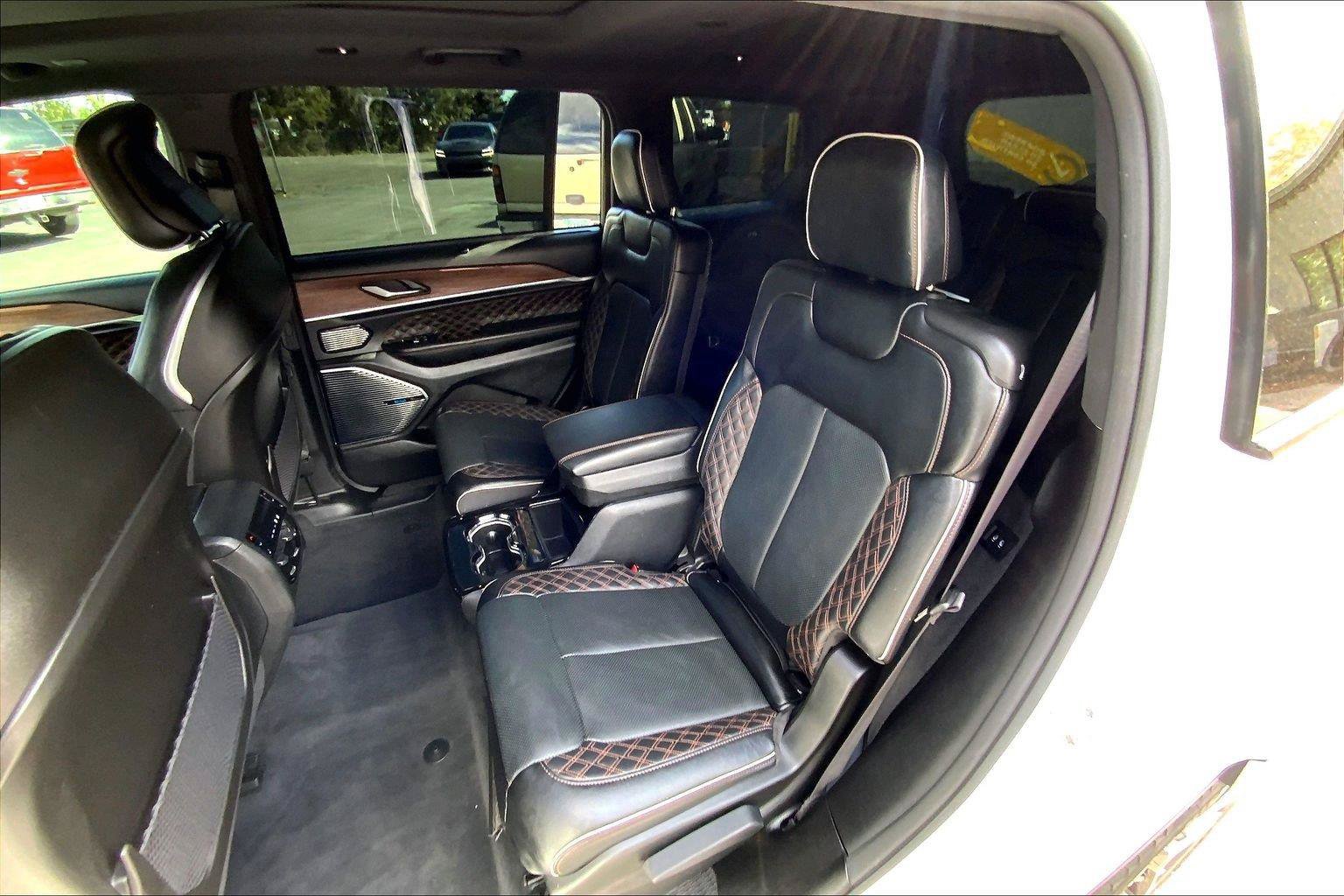 Certified 2024 Jeep Grand Cherokee L Summit w/ High Altitude Package AWD/4WD image 26