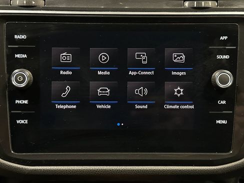 Used 2018 Volkswagen Tiguan SE image 39