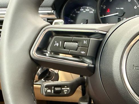 Certified 2026 Porsche Macan AWD/4WD image 14