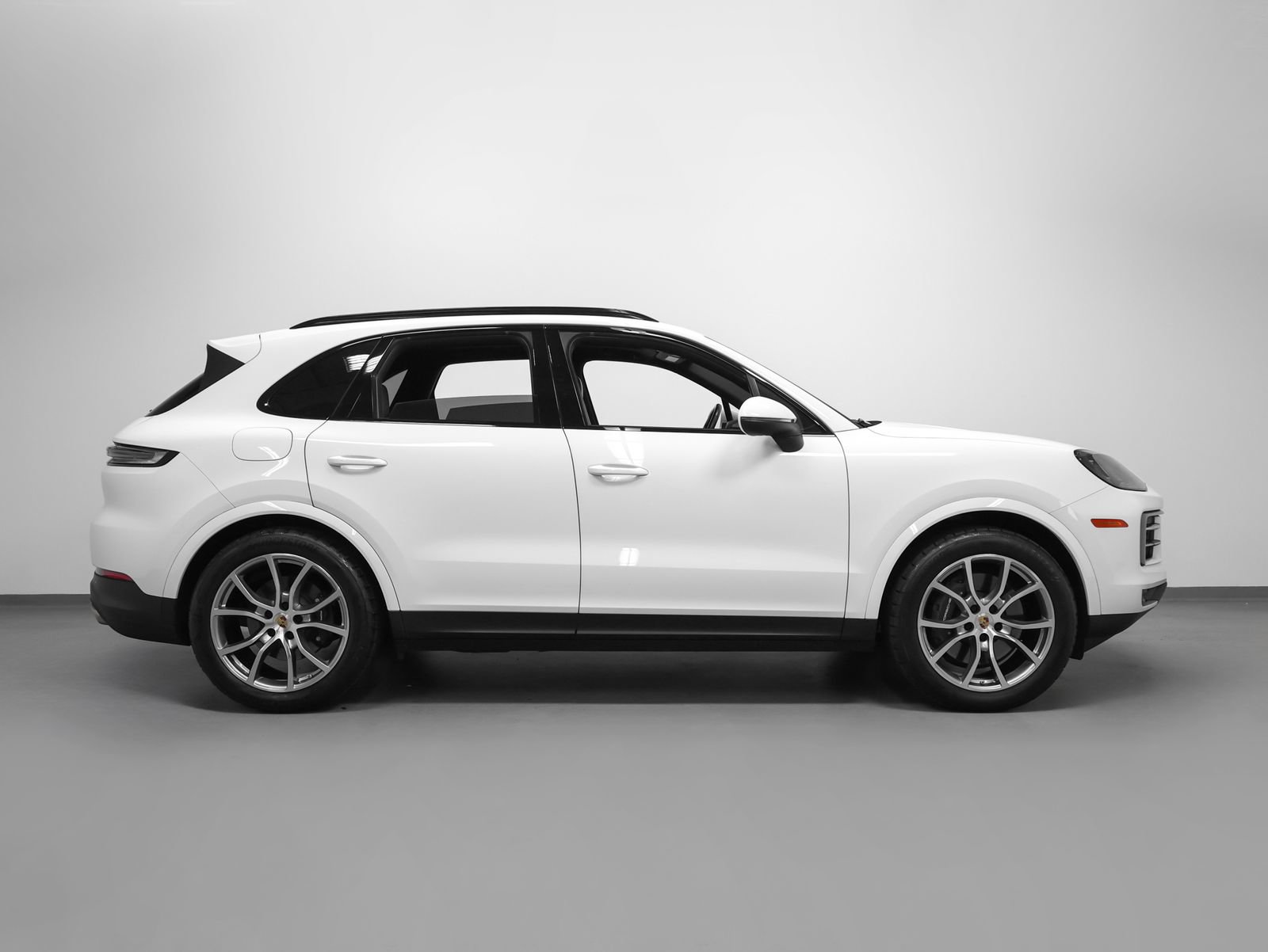 Certified 2024 Porsche Cayenne AWD/4WD image 13