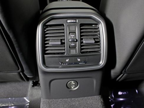 New 2026 Porsche Macan image 36