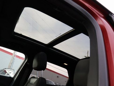 Used 2023 Chevrolet TrailBlazer RS w/ Sun and Liftgate Package image 42