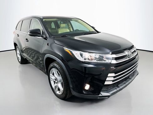 Used 2017 Toyota Highlander Limited image 3