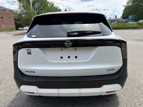 Used 2025 Nissan Kicks SV AWD/4WD image 6