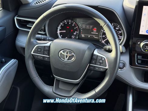 Used 2023 Toyota Highlander XLE image 14