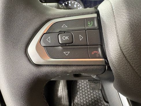 New 2026 Jeep Compass Latitude w/ Sun and Sound Group AWD/4WD image 23
