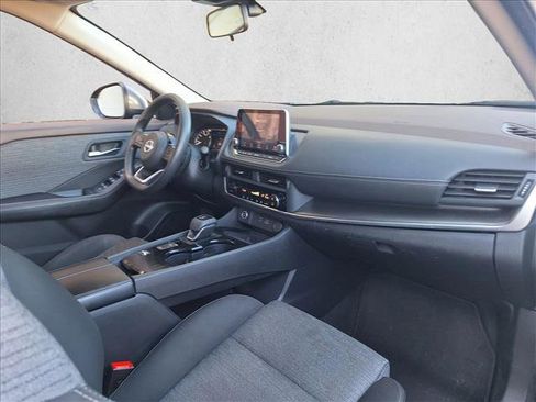 Used 2023 Nissan Rogue SV FWD image 17