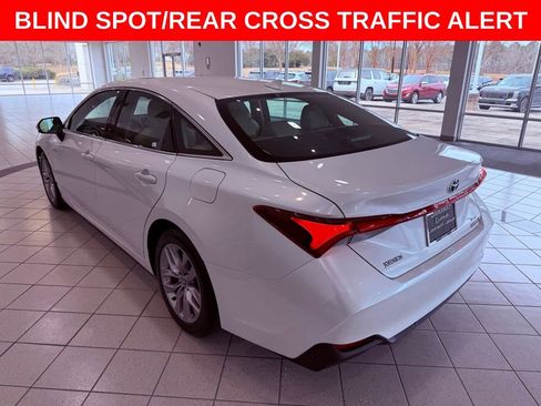 Used 2021 Toyota Avalon XLE w/ Moonroof Package image 5