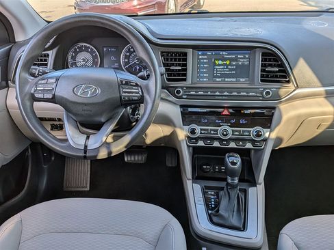 Used 2020 Hyundai Elantra SEL image 25