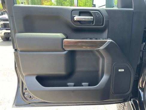 Used 2020 Chevrolet Silverado 1500 LT Trail Boss AWD/4WD image 9