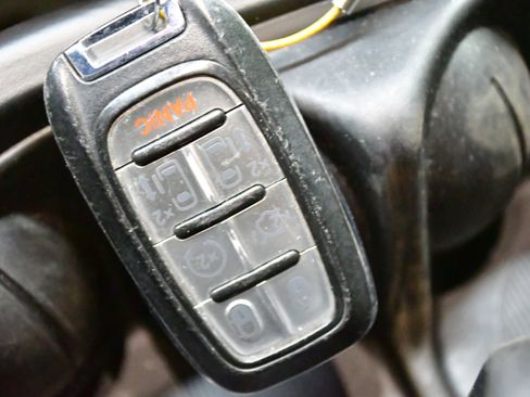 Used 2023 Chrysler Pacifica Touring-L FWD image 36