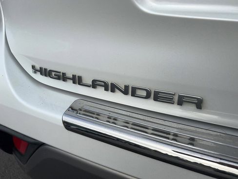 Used 2022 Toyota Highlander Platinum image 12