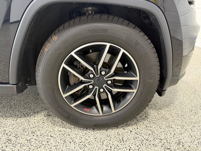 Used 2019 Jeep Grand Cherokee Trailhawk w/ Trailhawk Luxury Group AWD/4WD image 35
